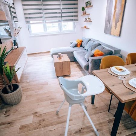 Apartman Lux-Besplatno Koriscenje Zasebne Garaze Σρέμσκα Μιτρόβιτσα Εξωτερικό φωτογραφία