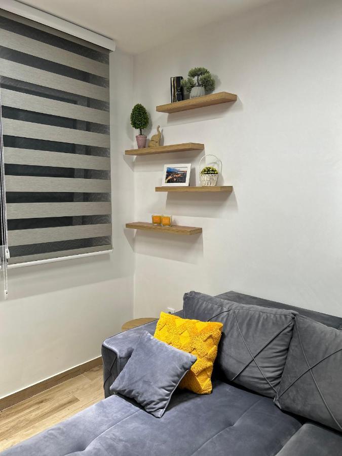 Apartman Lux-Besplatno Koriscenje Zasebne Garaze Σρέμσκα Μιτρόβιτσα Εξωτερικό φωτογραφία