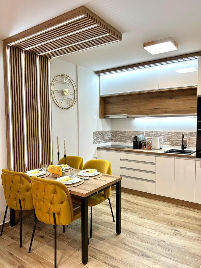 Apartman Lux-Besplatno Koriscenje Zasebne Garaze Σρέμσκα Μιτρόβιτσα Εξωτερικό φωτογραφία
