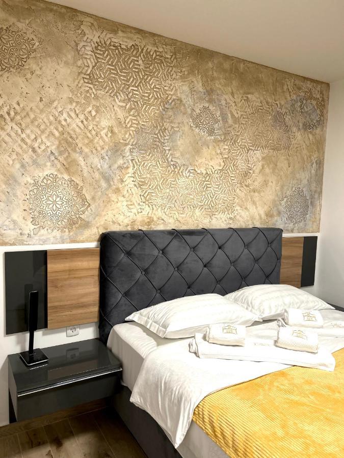 Apartman Lux-Besplatno Koriscenje Zasebne Garaze Σρέμσκα Μιτρόβιτσα Εξωτερικό φωτογραφία