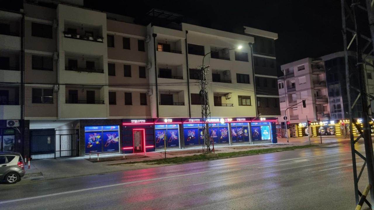 Apartman Lux-Besplatno Koriscenje Zasebne Garaze Σρέμσκα Μιτρόβιτσα Εξωτερικό φωτογραφία