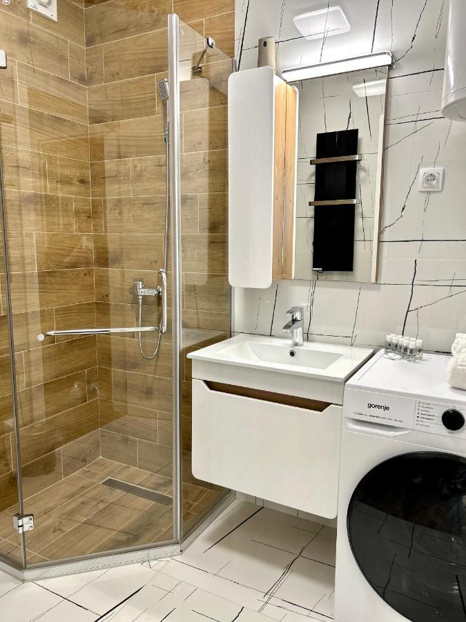 Apartman Lux-Besplatno Koriscenje Zasebne Garaze Σρέμσκα Μιτρόβιτσα Εξωτερικό φωτογραφία