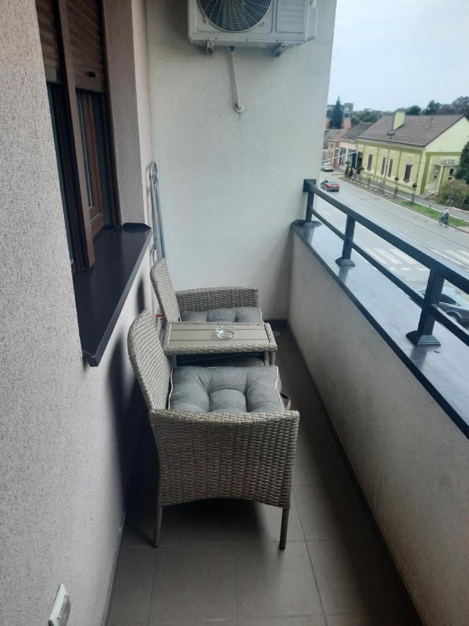 Apartman Lux-Besplatno Koriscenje Zasebne Garaze Σρέμσκα Μιτρόβιτσα Εξωτερικό φωτογραφία