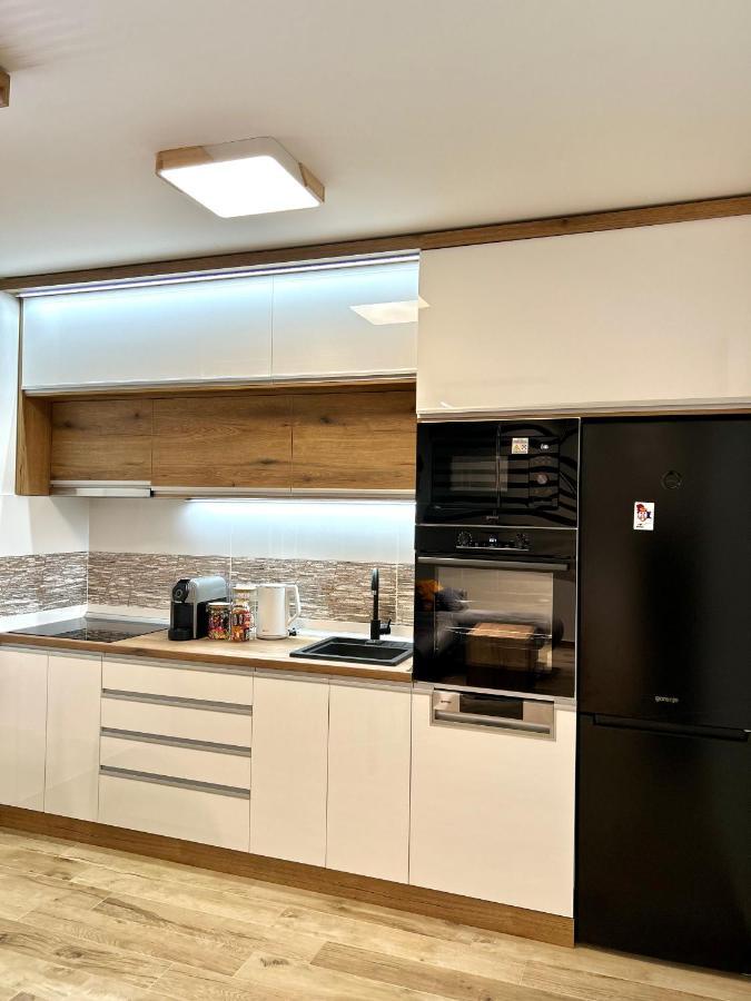 Apartman Lux-Besplatno Koriscenje Zasebne Garaze Σρέμσκα Μιτρόβιτσα Εξωτερικό φωτογραφία