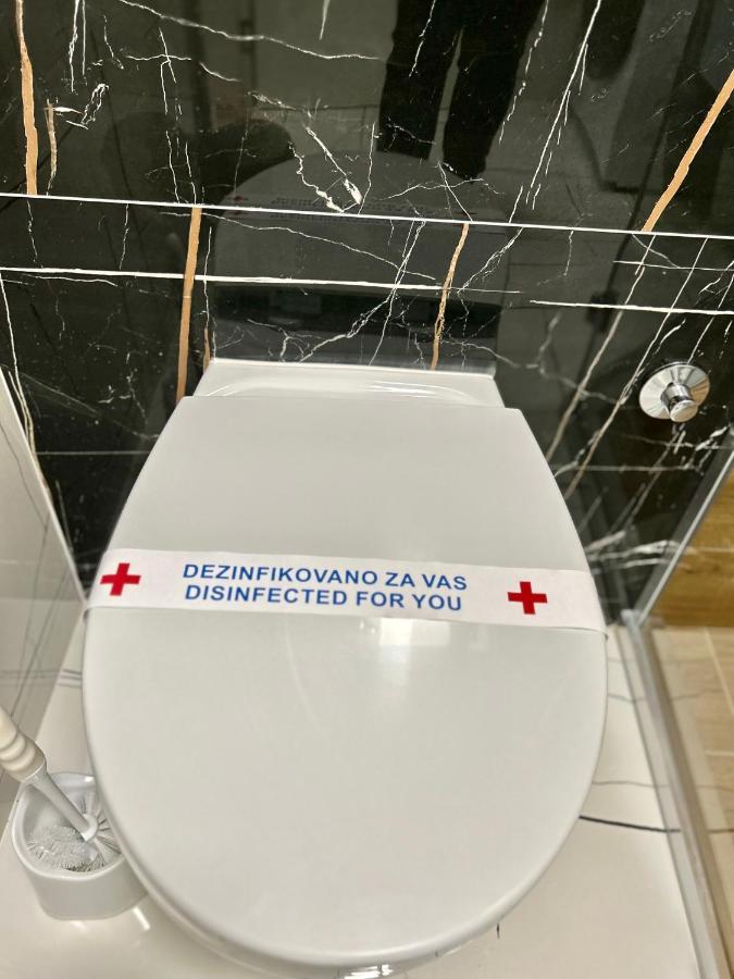 Apartman Lux-Besplatno Koriscenje Zasebne Garaze Σρέμσκα Μιτρόβιτσα Εξωτερικό φωτογραφία