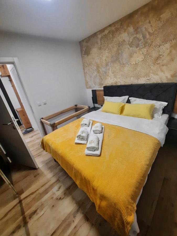 Apartman Lux-Besplatno Koriscenje Zasebne Garaze Σρέμσκα Μιτρόβιτσα Εξωτερικό φωτογραφία